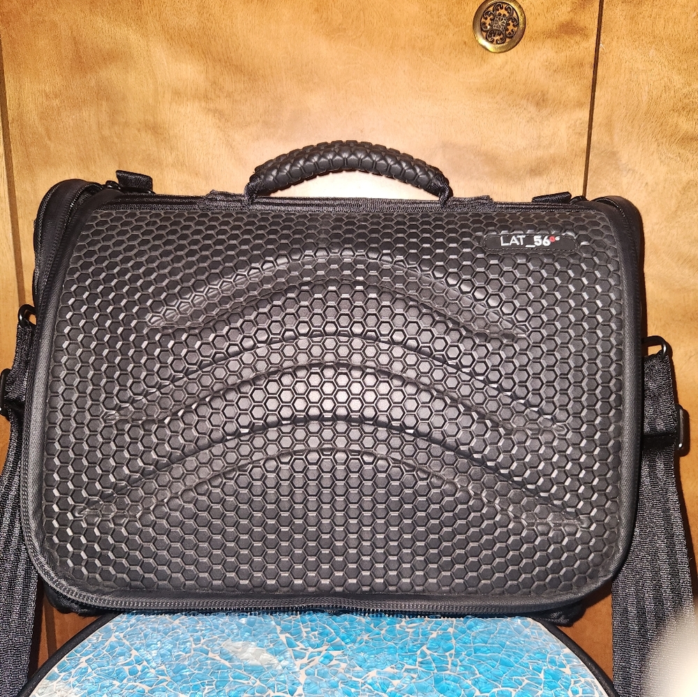 LAT_560 LAPTOP MESSENGER CASE LARGE (15") - Picture 9 of 10